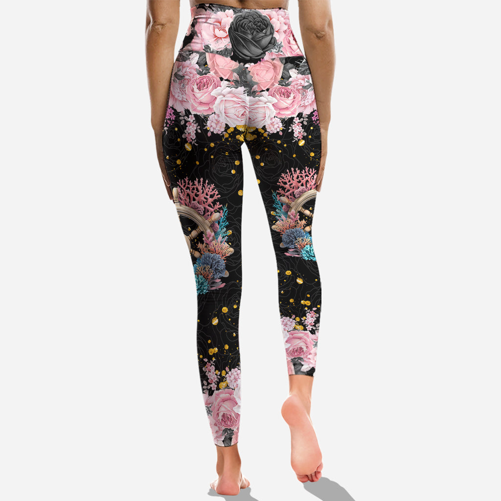 Zeit für den perfekten Kreuzfahrt-Look – personalisiertes Tanktop und Leggings mit Kreuzmuster