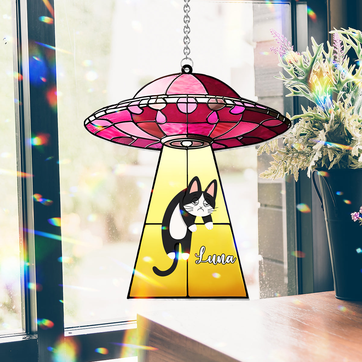 UFO mit Katze – Personalisierter Katzen-Fensterhänger als Sonnenfänger 