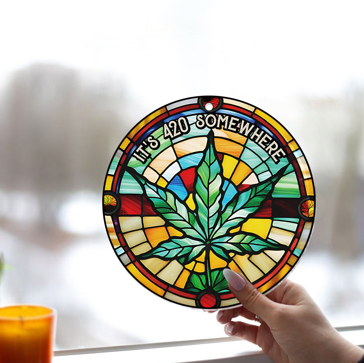 Irgendwo ist es 420 – Personalisierter Weed-Fensterhänger als Sonnenfänger