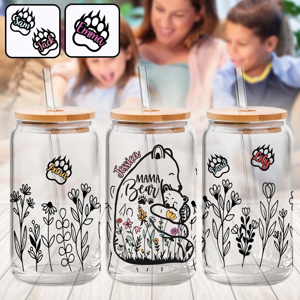 Liebe und Zuneigung für Mama Bär – Personalisiertes Mutter-Glas mit Blumenmotiv