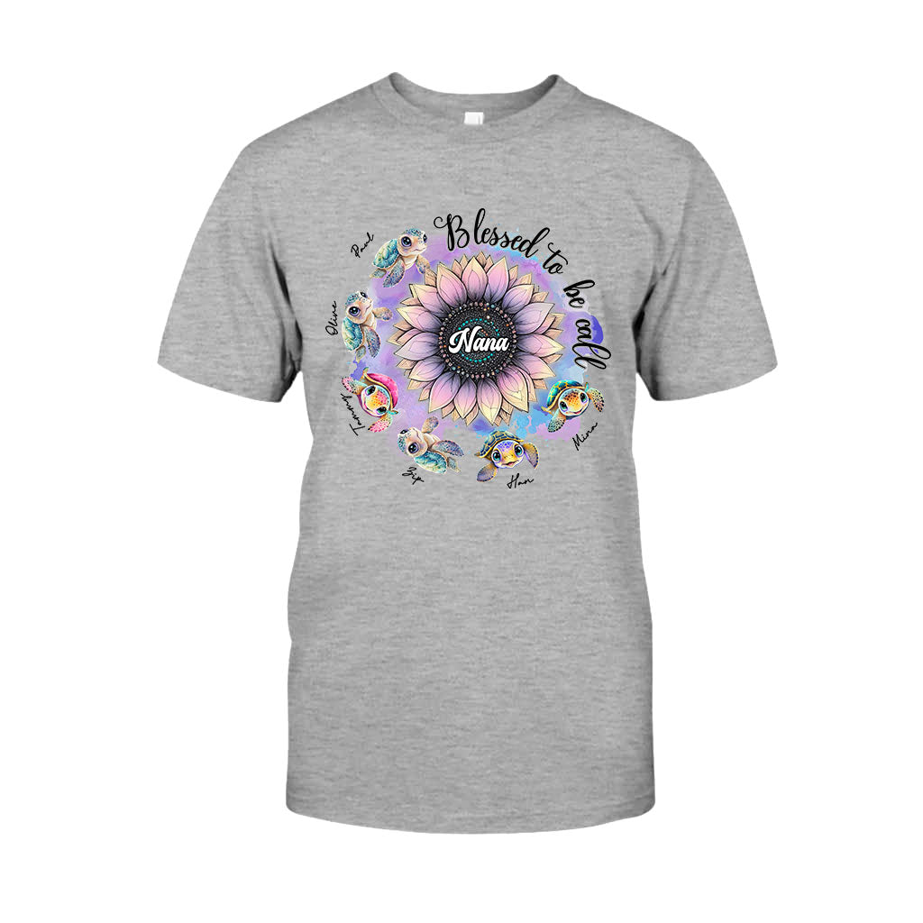 Gesegnet, Oma genannt zu werden – Personalisiertes Oma-T-Shirt und Hoodie