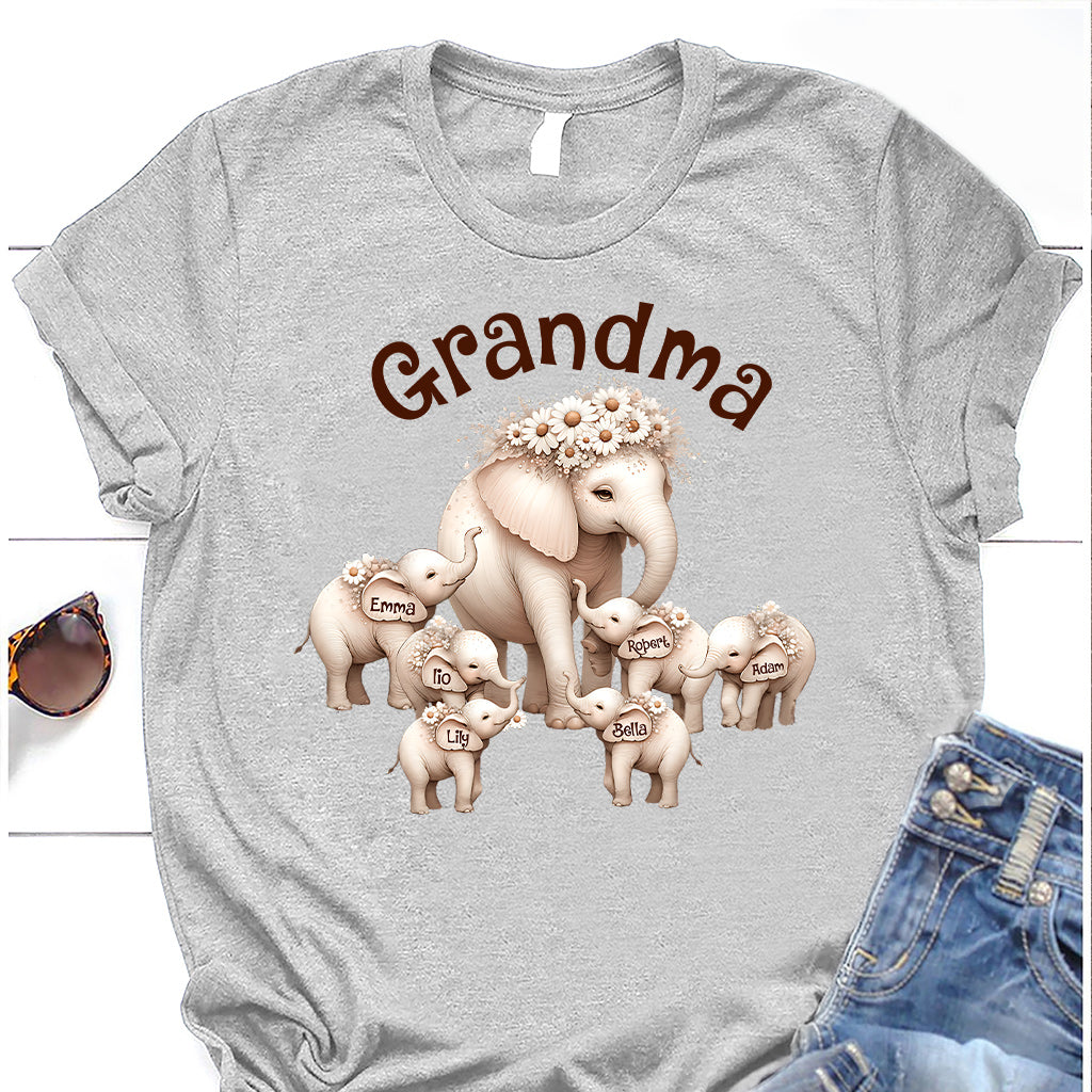 Niedlicher Elefant – Personalisiertes Oma-T-Shirt und Hoodie
