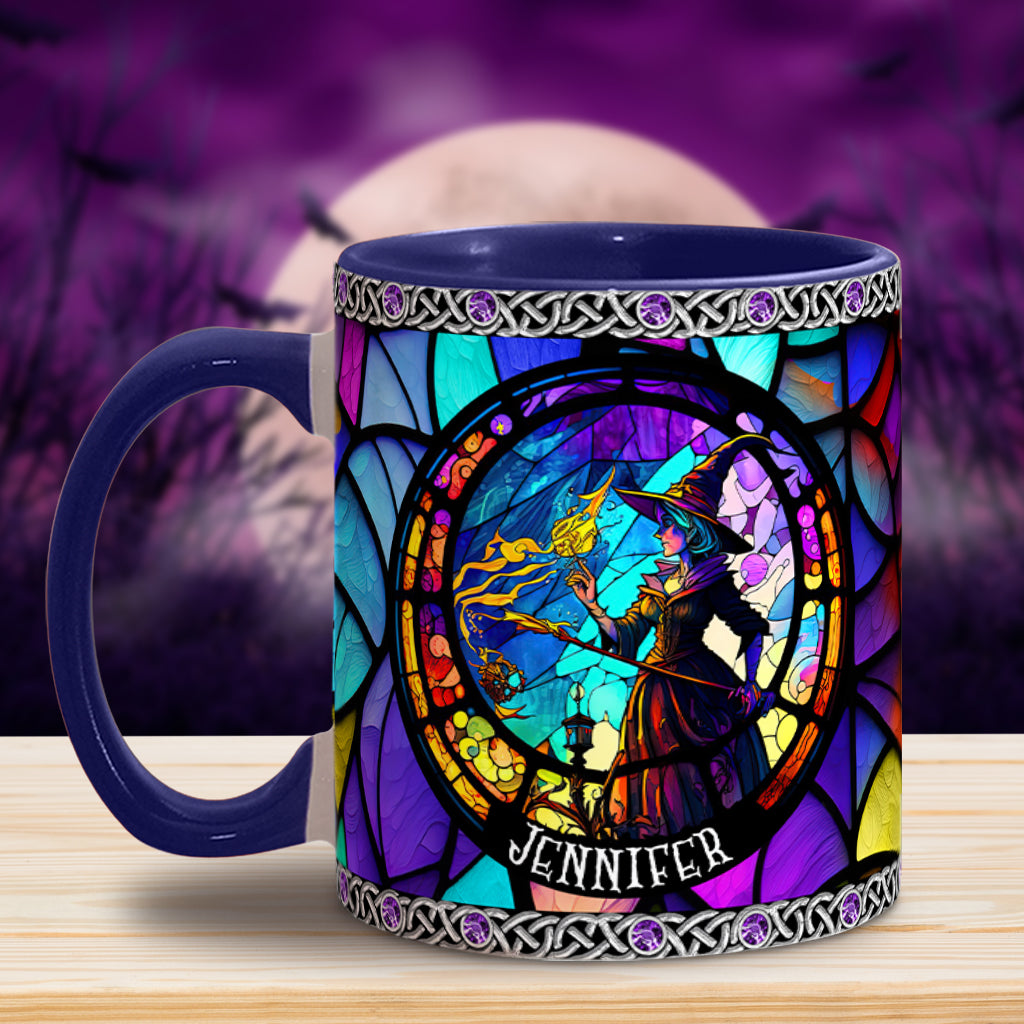 Wunderschöne Hexe aus Buntglas – personalisierte Tasse mit Hexenmotiv