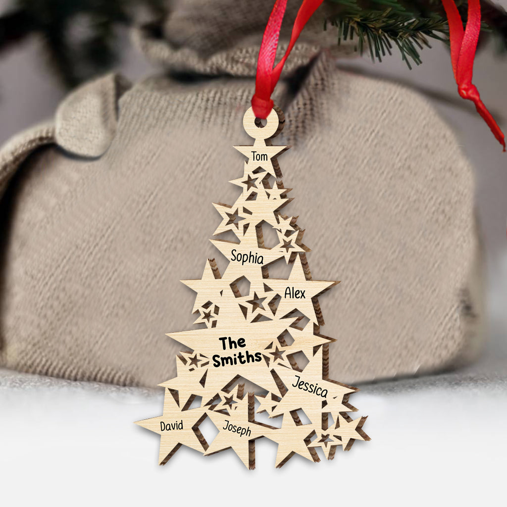 Weihnachtsbaum mit Sternen, personalisierten Familiennamen – Individuell gestalteter Familienschmuck
