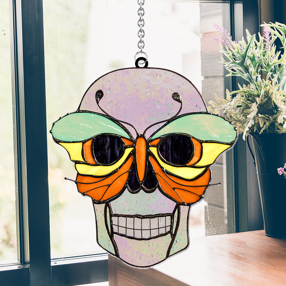 Totenkopf mit buntem Schmetterling – Personalisierter Totenkopf-Fensterhänger 