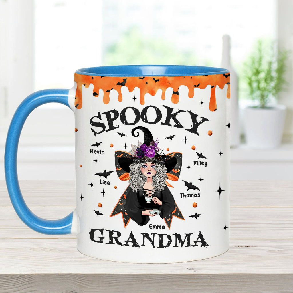 Gruselig – Beliebiger Titel – Personalisierte Tasse mit Oma-Akzent