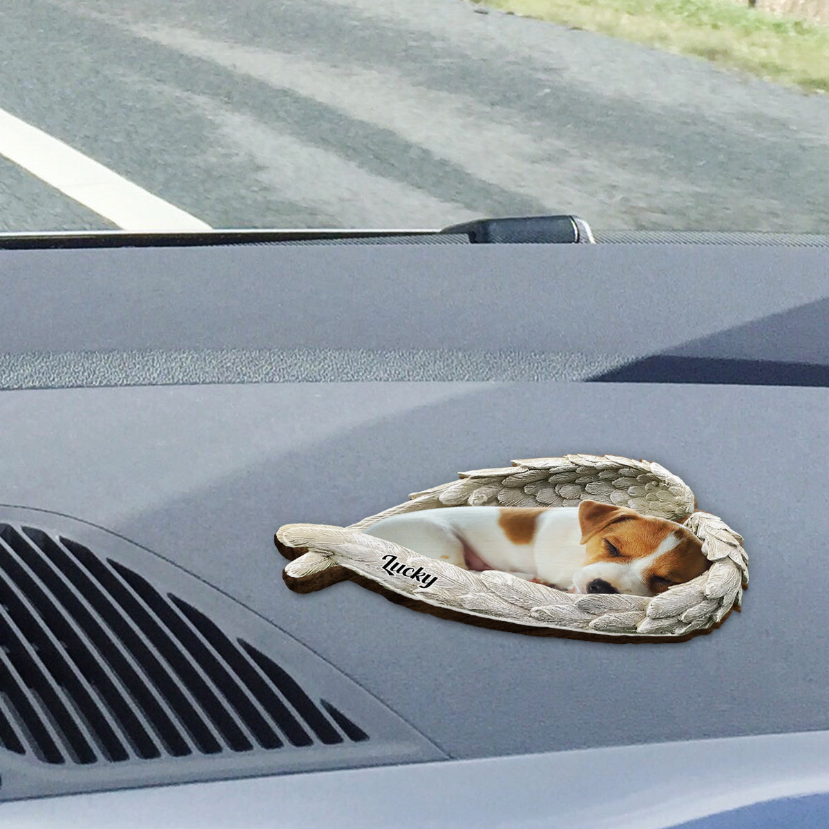 Schlafendes Haustier unter Engelsflügeln – Personalisierter Auto-Sonnenblendenclip in Hundeform