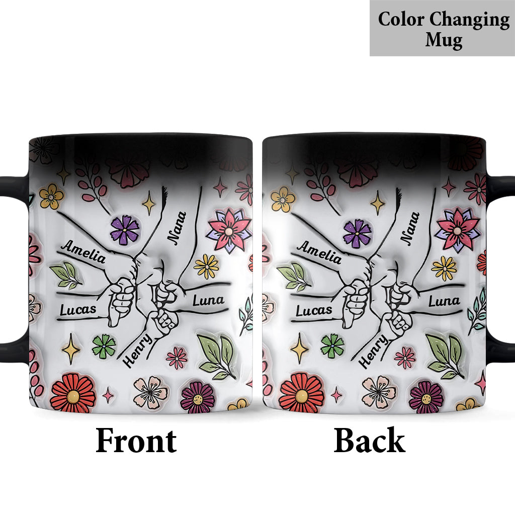 Frühlingsblumen-Hand-Haltung Oma Mama - Personalisierte Oma-Tasse