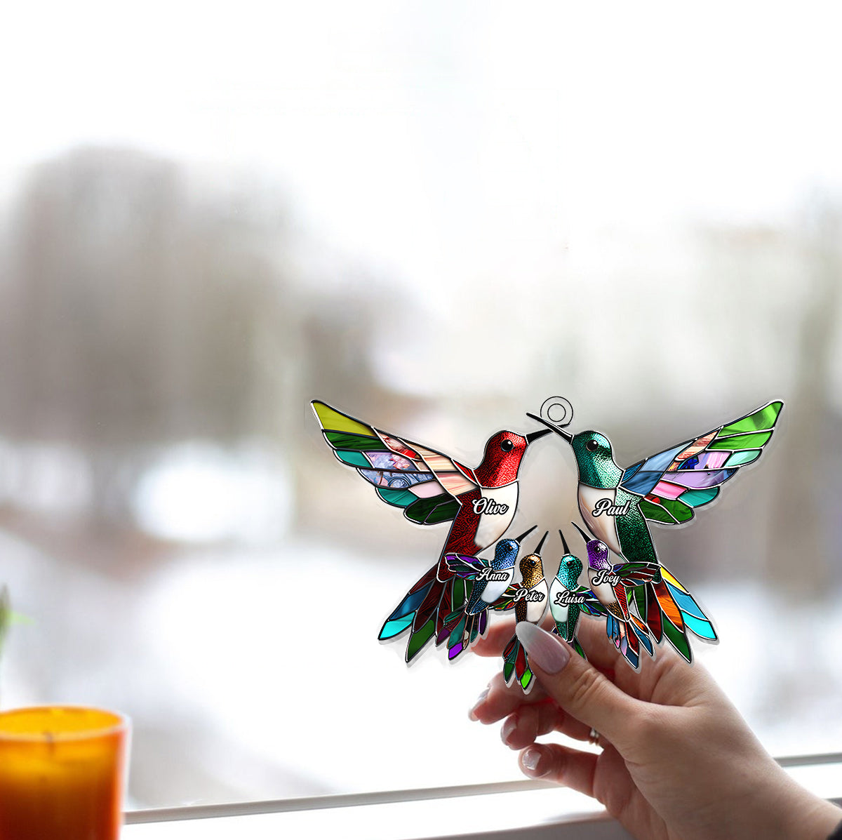 Familienmitglieder und Kolibris – Personalisierter Fensterhänger mit Familienmotiv