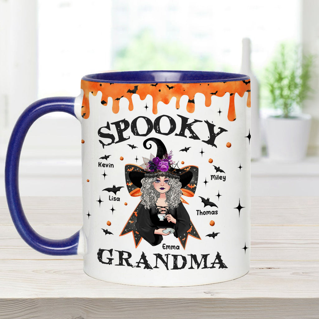 Gruselig – Beliebiger Titel – Personalisierte Tasse mit Oma-Akzent