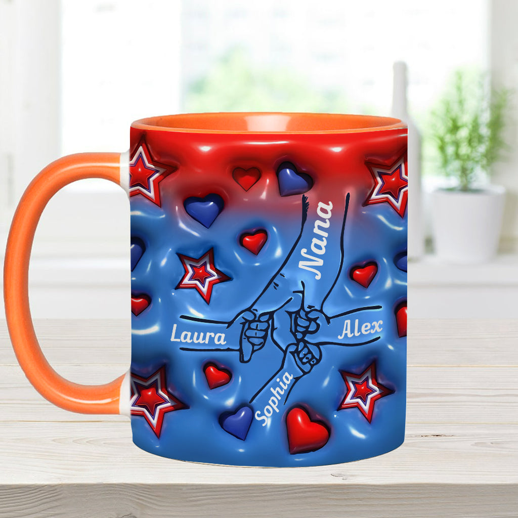Oma und Enkelkinder halten Händchen – Personalisierte Tasse mit Oma-Akzent