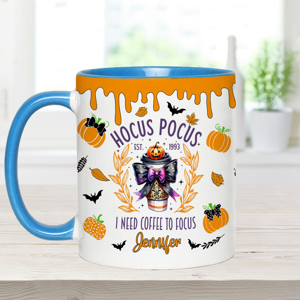 Ich brauche Kaffee – Personalisierte Tasse mit Hexenmotiv