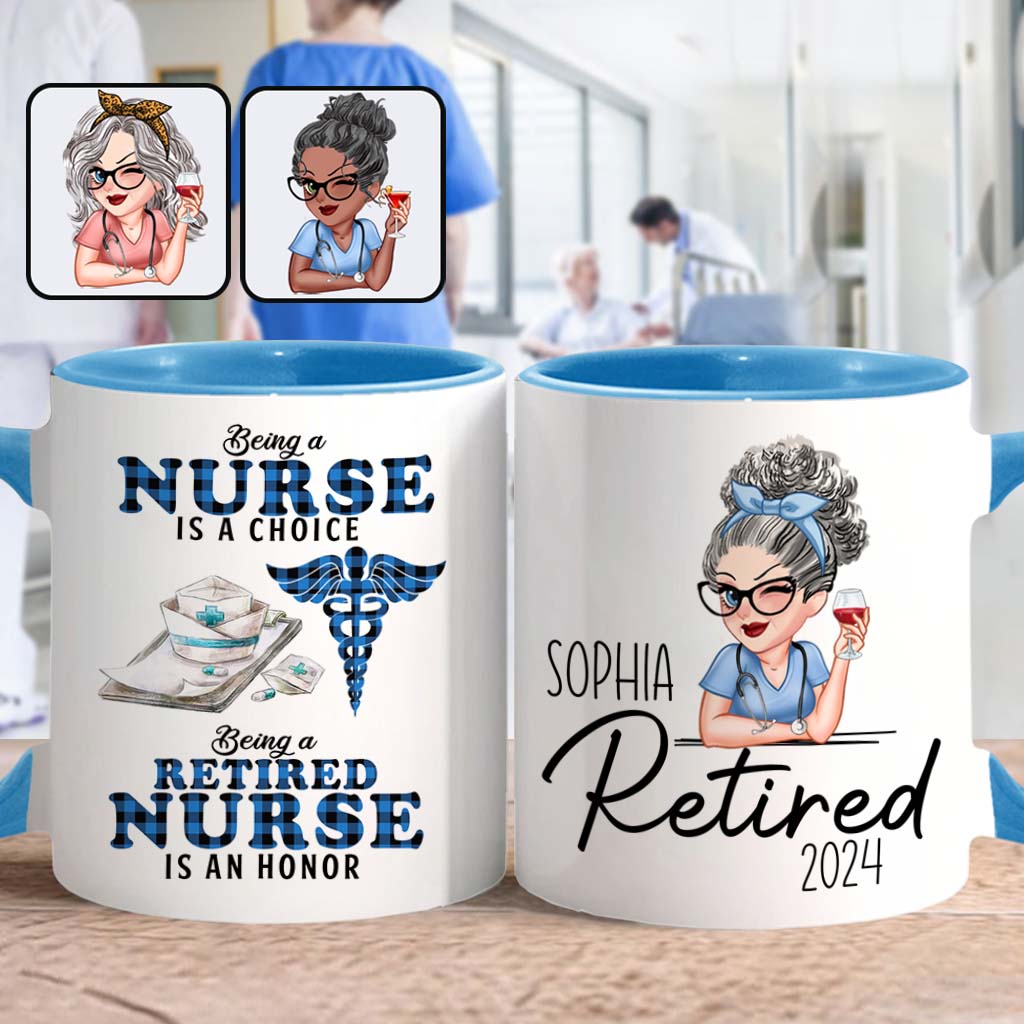 Eine pensionierte Krankenschwester zu sein ist eine Ehre - Personalisierte Tasse mit Krankenschwester-Akzent