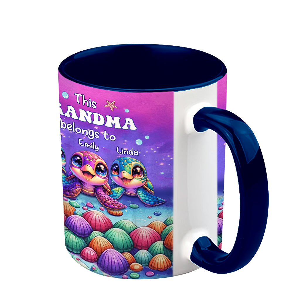 Diese Tasse gehört der Meeresschildkröten-Version – personalisierte Tasse mit Oma-Akzent