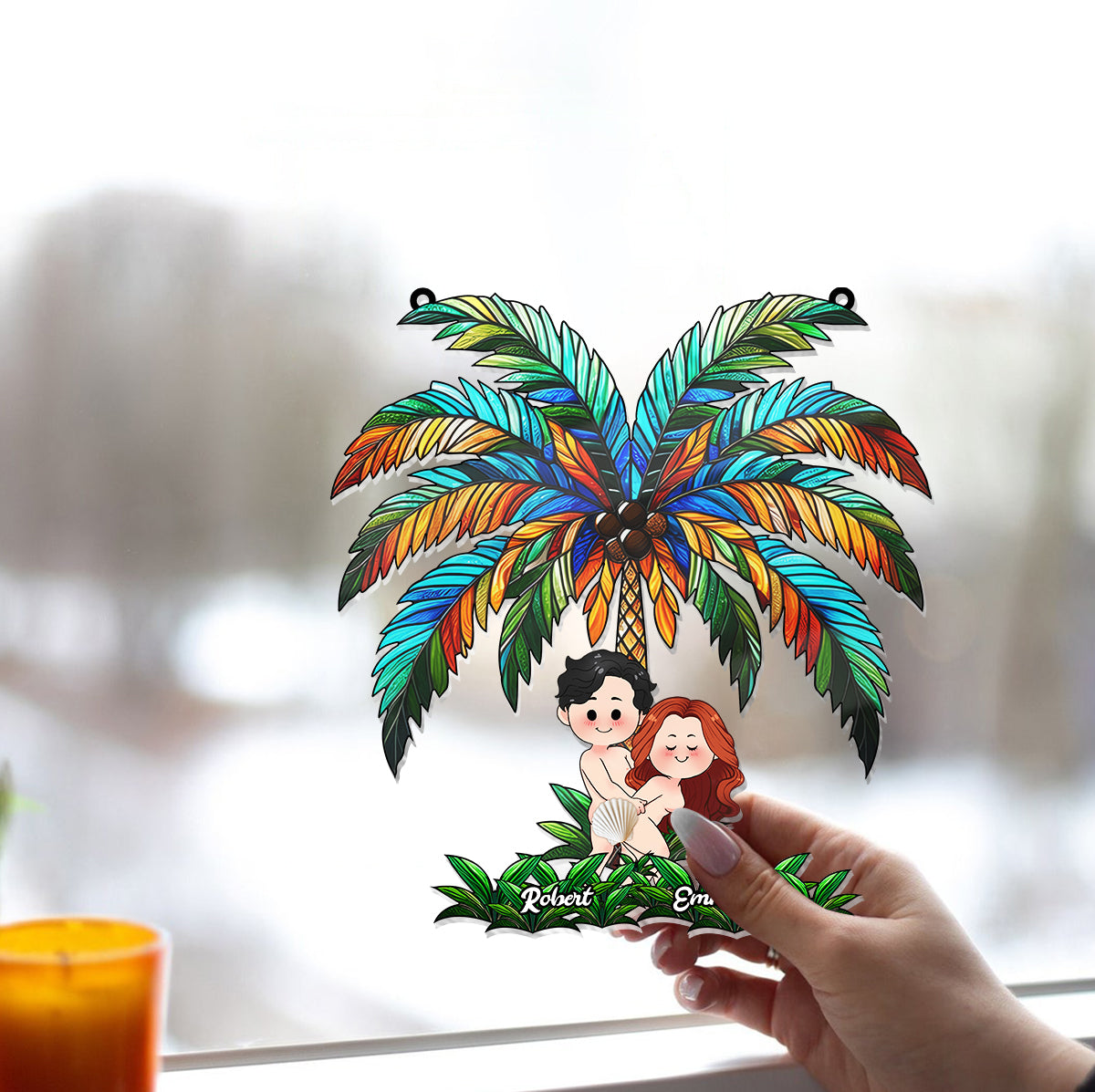 Lustiges Pärchen unter der Palme – Personalisierter Fensterhänger mit Sonnenfänger-Motiv 