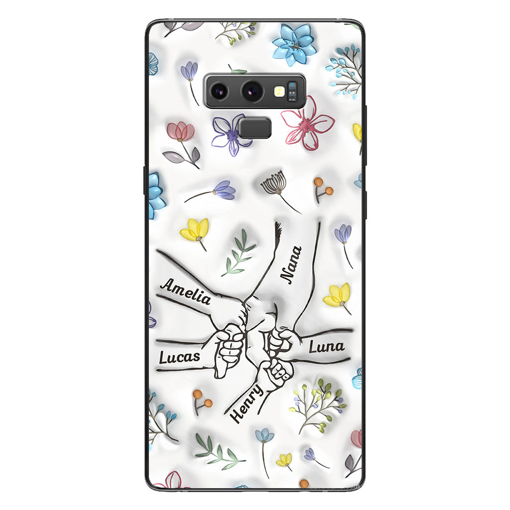 Händchenhaltende Oma, Mama, Nana – Personalisierte Oma-Handyhülle