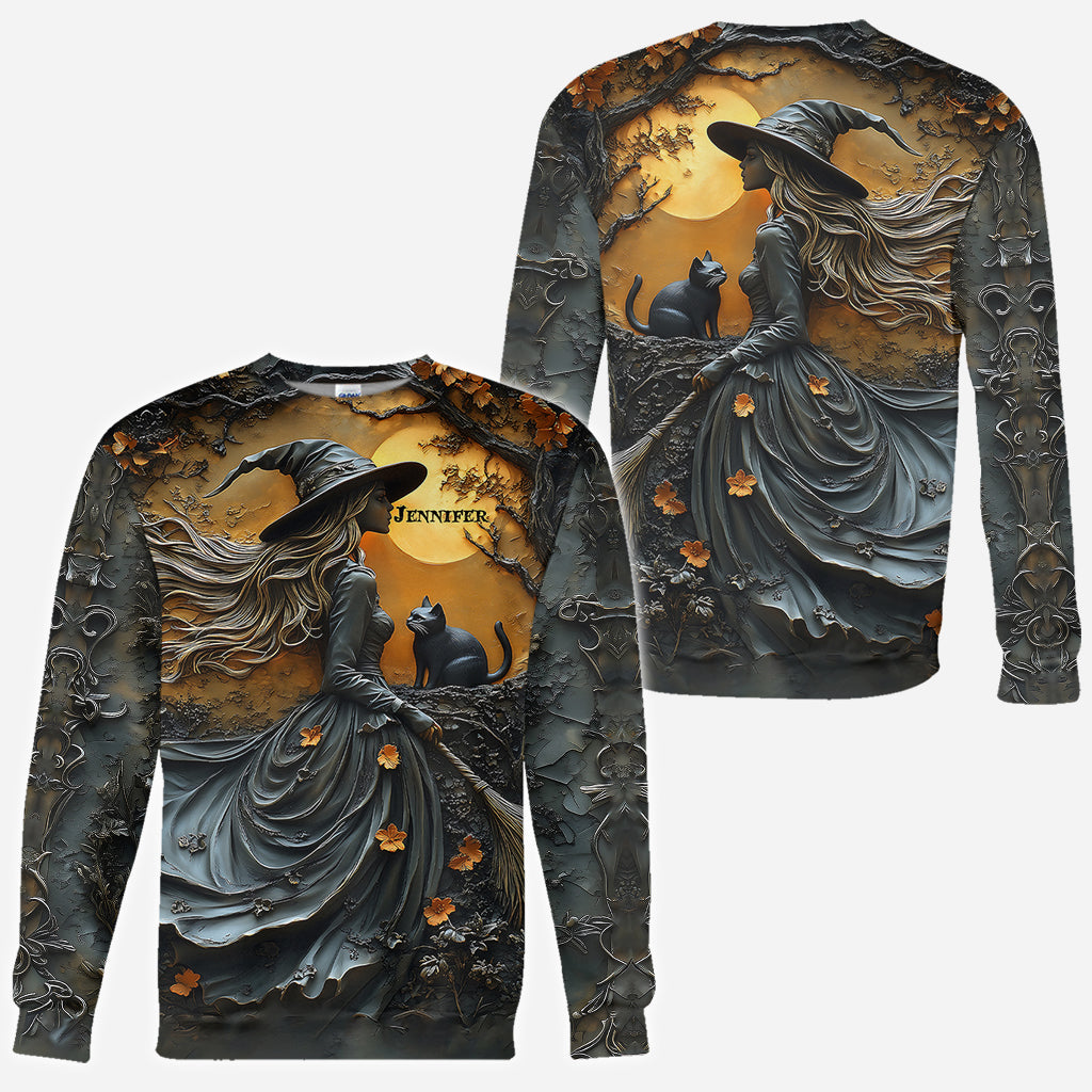 Wunderschöne Hexe und ihre schwarze Katze – personalisiertes Hexen-Shirt