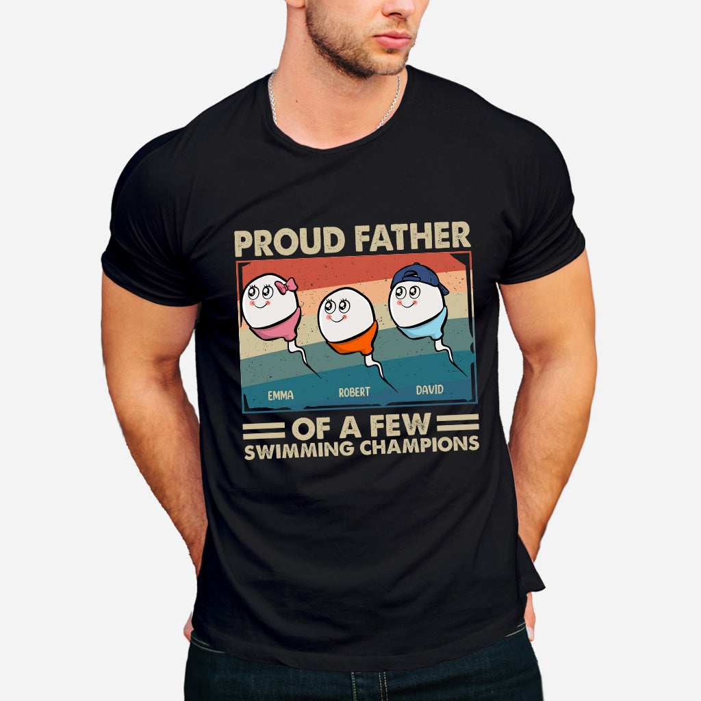 Stolzer Vater und Mutter mehrerer Schwimmmeister – Personalisiertes Vater-T-Shirt und Hoodie