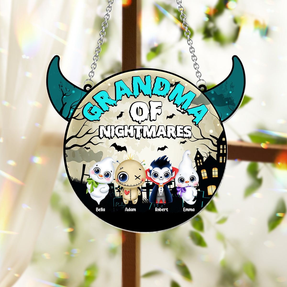 Oma der kleinen Albträume – Personalisierter Oma-Fensterhänger-Sonnenfänger 