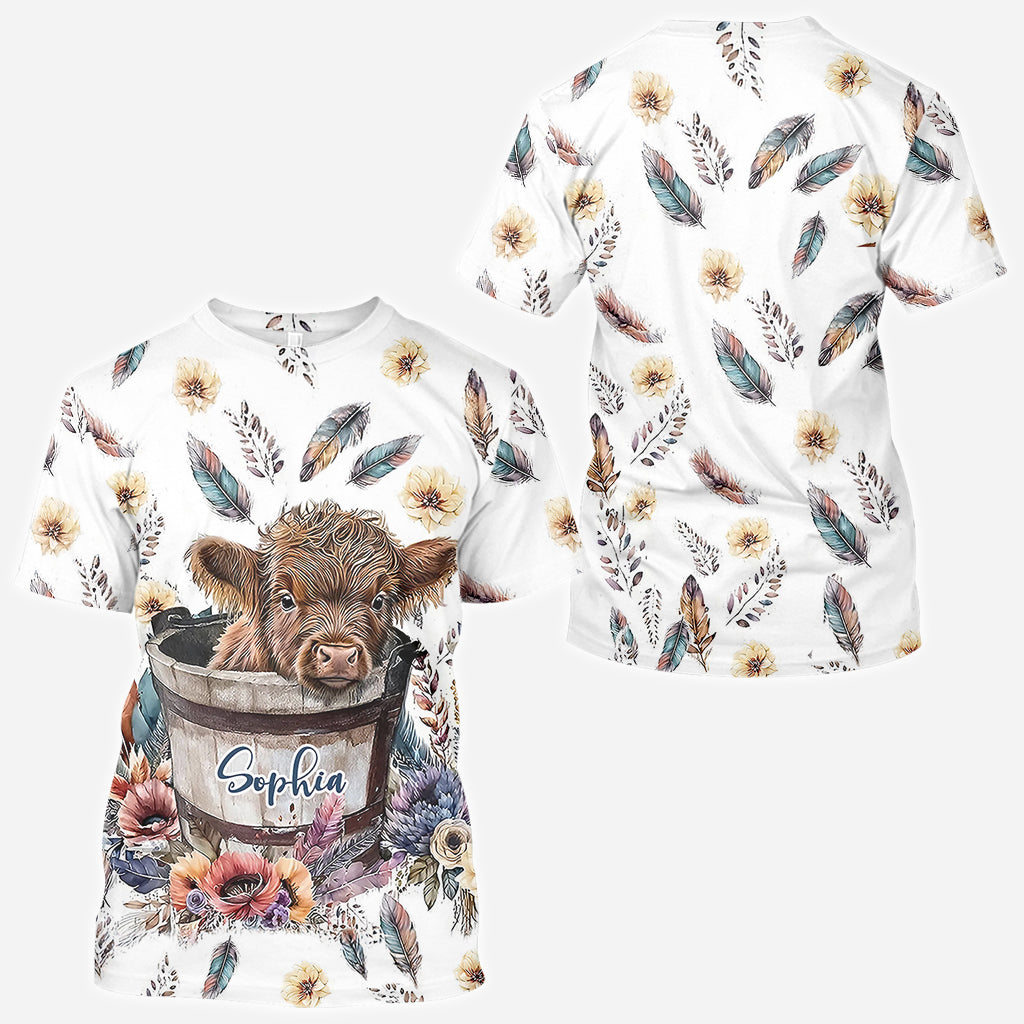 Hochlandkalb im Eimer - Personalisiertes Allover-Shirt