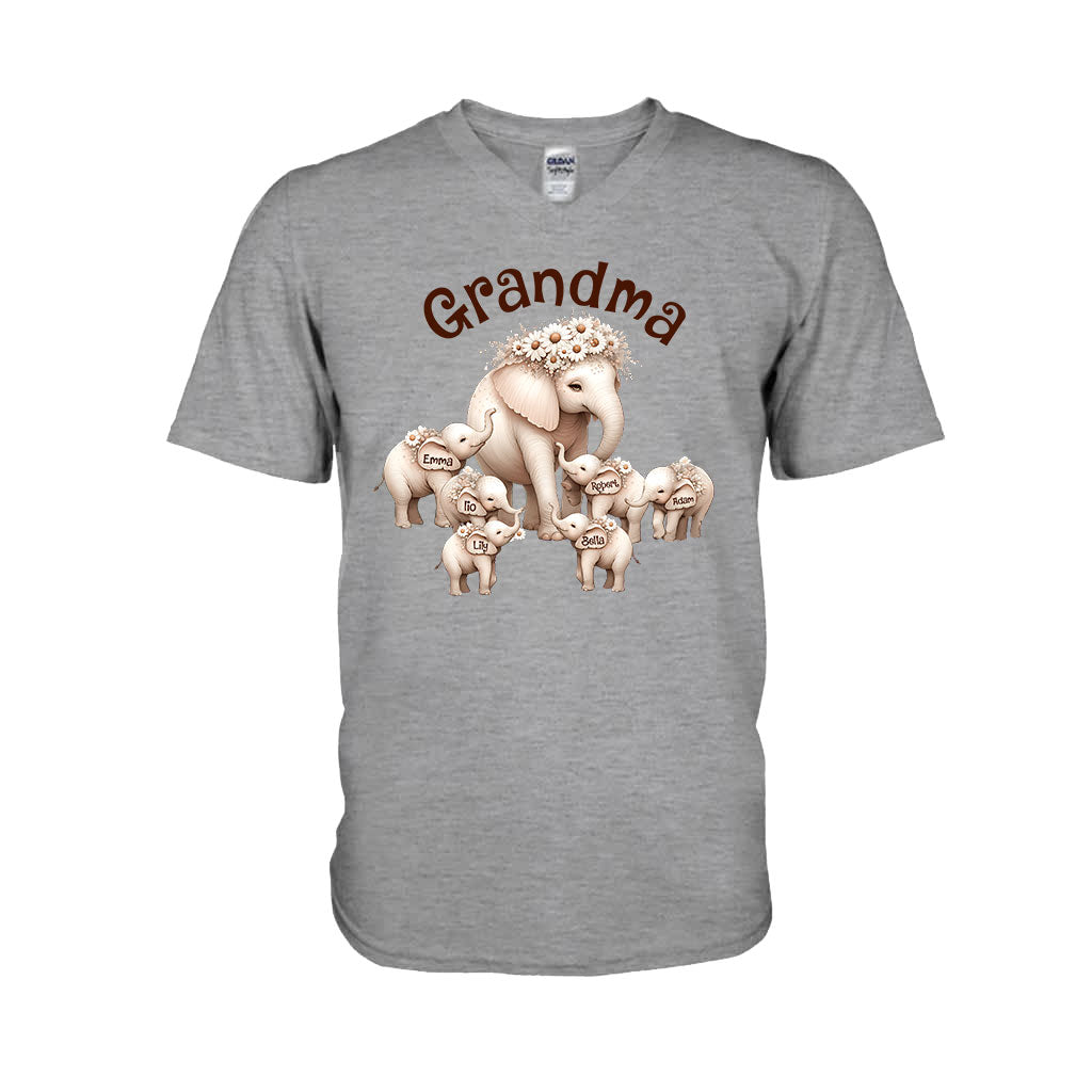 Niedlicher Elefant – Personalisiertes Oma-T-Shirt und Hoodie