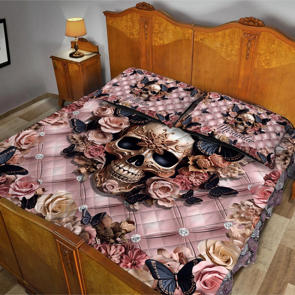 Rosa Totenkopf & Schwarze Schmetterlinge – Personalisierte Totenkopf-Bettwäschegarnitur