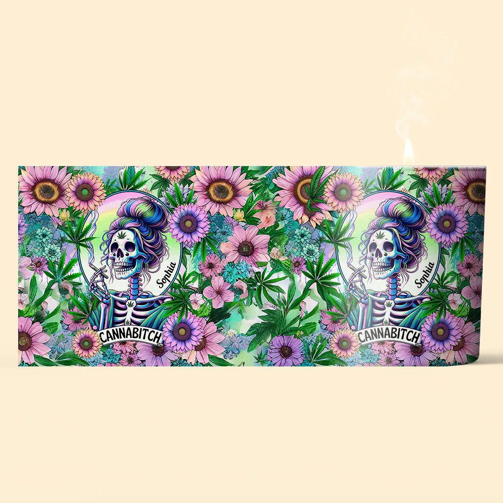 Cannabitch – Personalisierte Cannabis-Kerze mit Holzdeckel