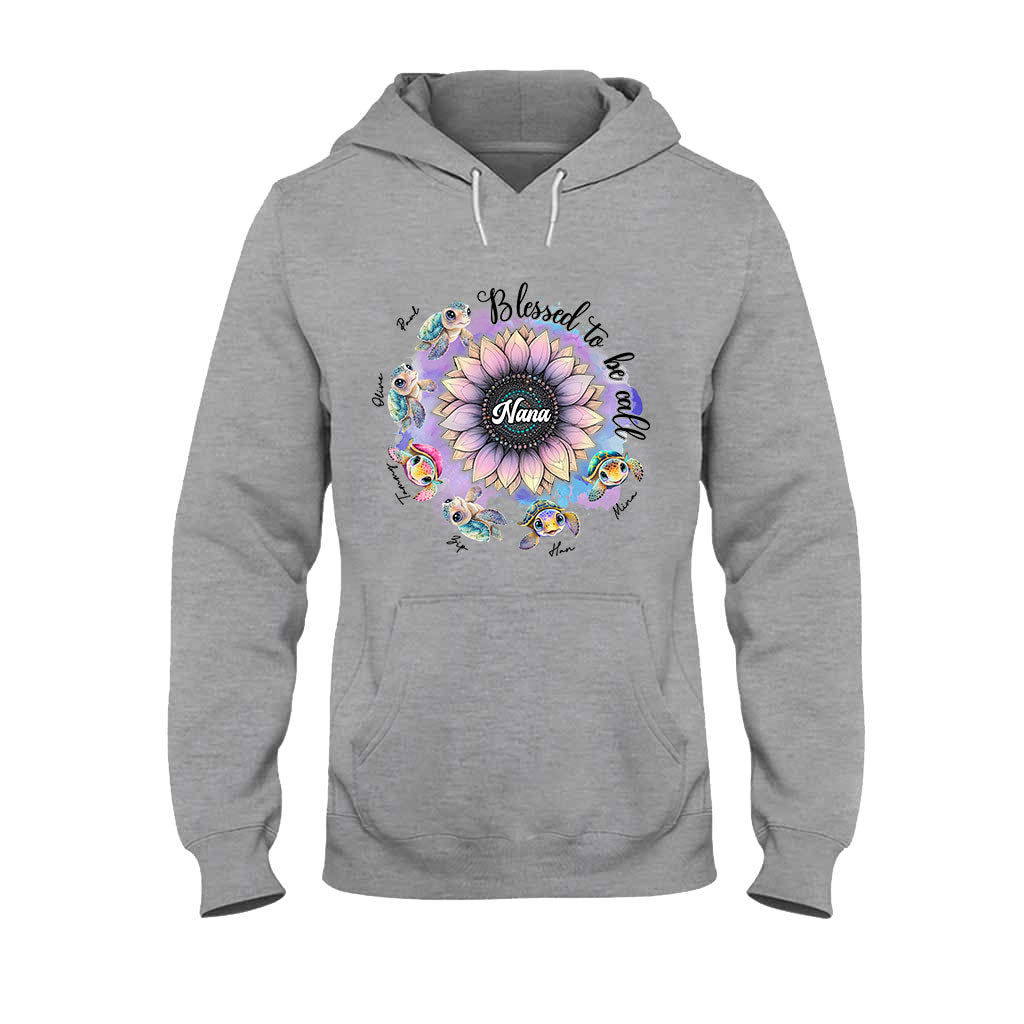 Gesegnet, Oma genannt zu werden – Personalisiertes Oma-T-Shirt und Hoodie