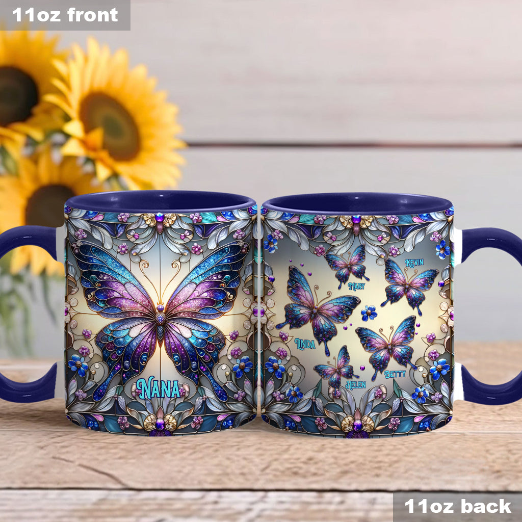 Oma Schmetterling – Personalisierte Tasse mit Oma-Akzent