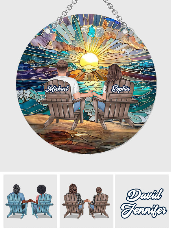 Glückliche Familie genießt romantischen Strand – Personalisierter Sonnenfänger fürs Fenster – Fensterdekoration für Paare 