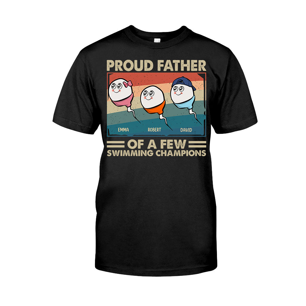 Stolzer Vater und Mutter mehrerer Schwimmmeister – Personalisiertes Vater-T-Shirt und Hoodie
