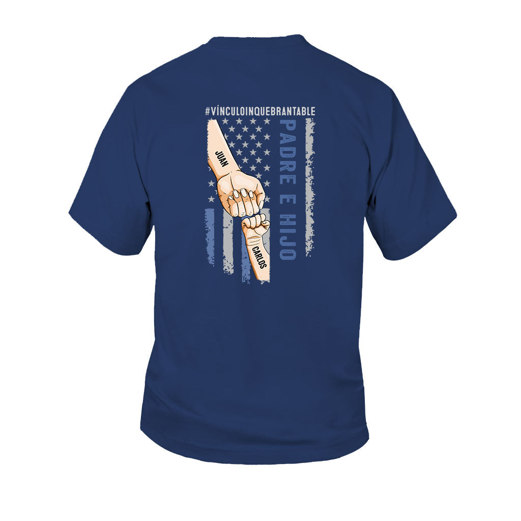 Padre E Hijos Vínculo Inquebrantable – Personalisiertes Vater-T-Shirt und Kapuzenpullover