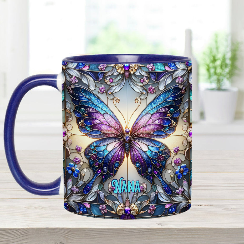Oma Schmetterling – Personalisierte Tasse mit Oma-Akzent