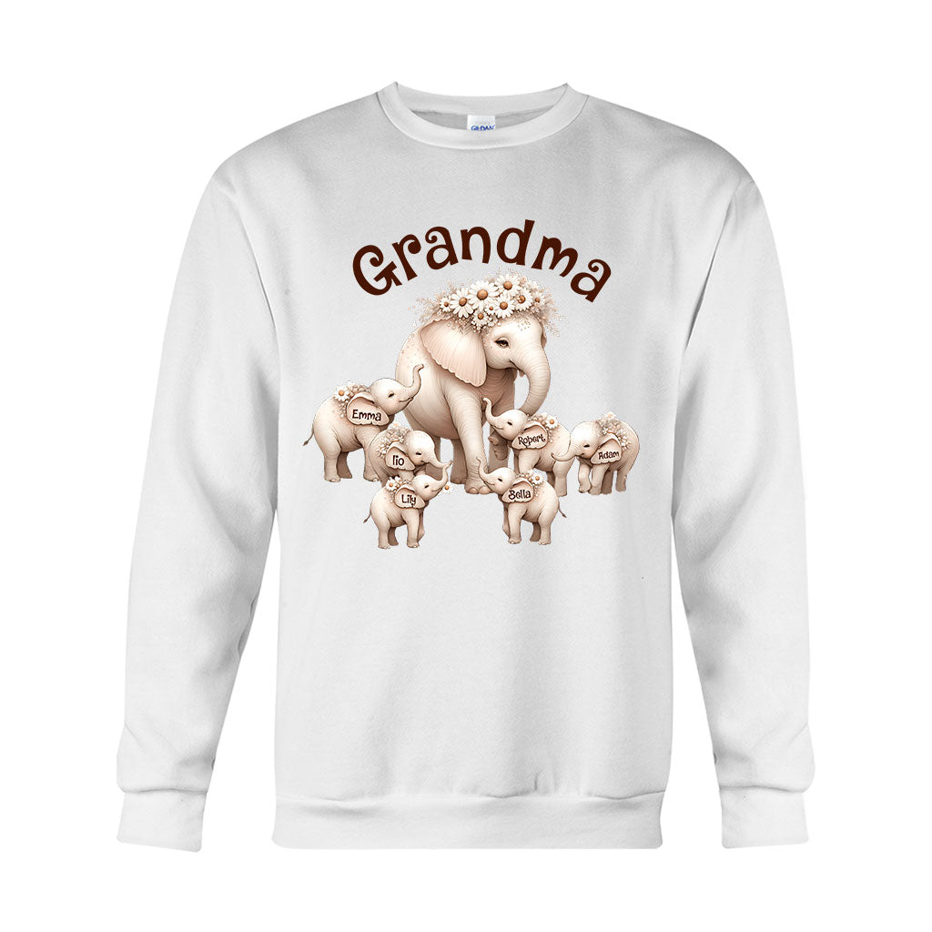 Niedlicher Elefant – Personalisiertes Oma-T-Shirt und Hoodie