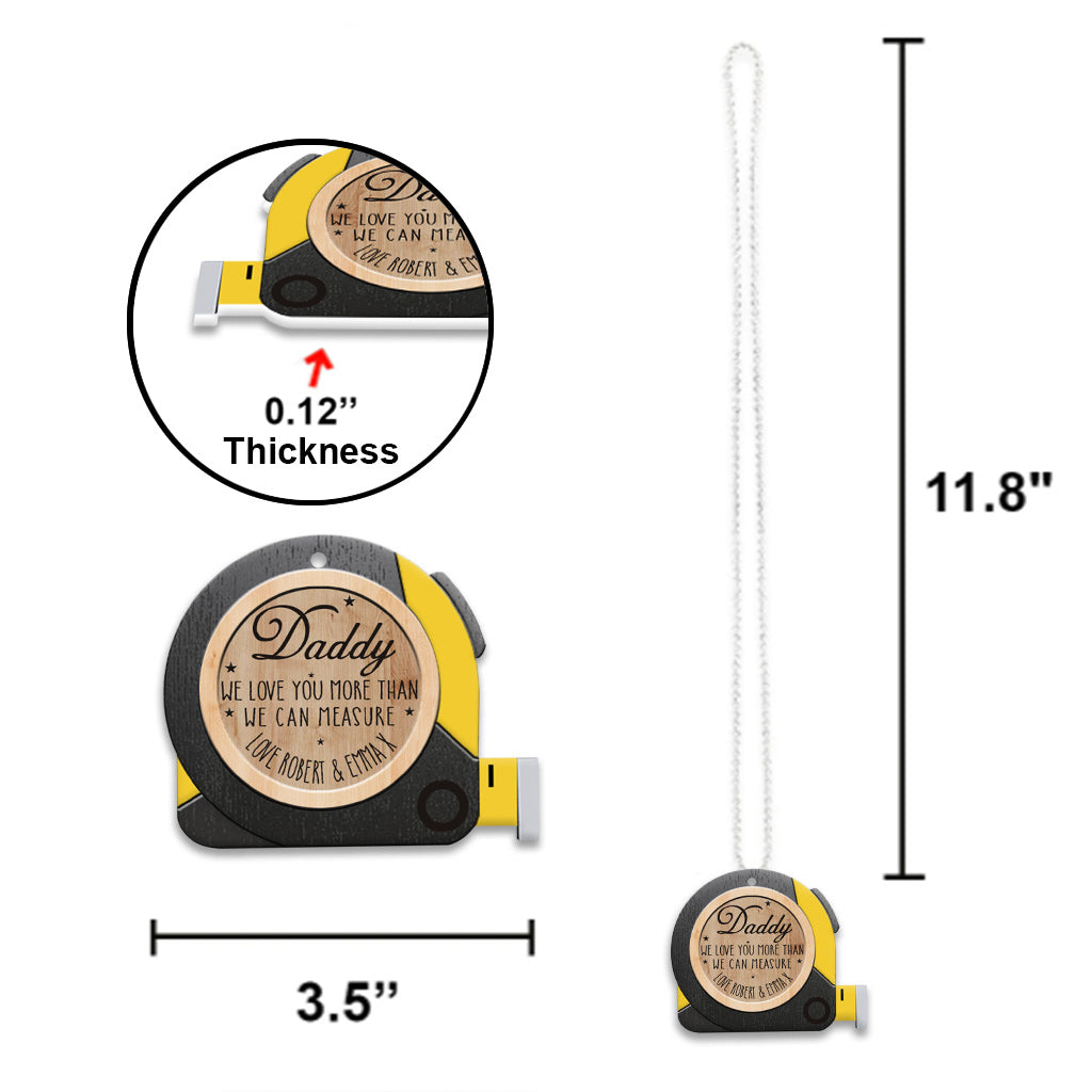 Wir lieben dich mehr, als wir messen können – Personalisierter Autoanhänger für Väter