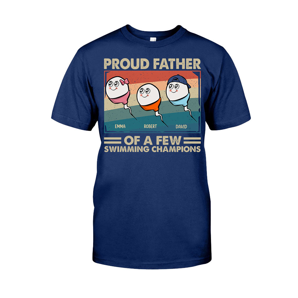 Stolzer Vater und Mutter mehrerer Schwimmmeister – Personalisiertes Vater-T-Shirt und Hoodie