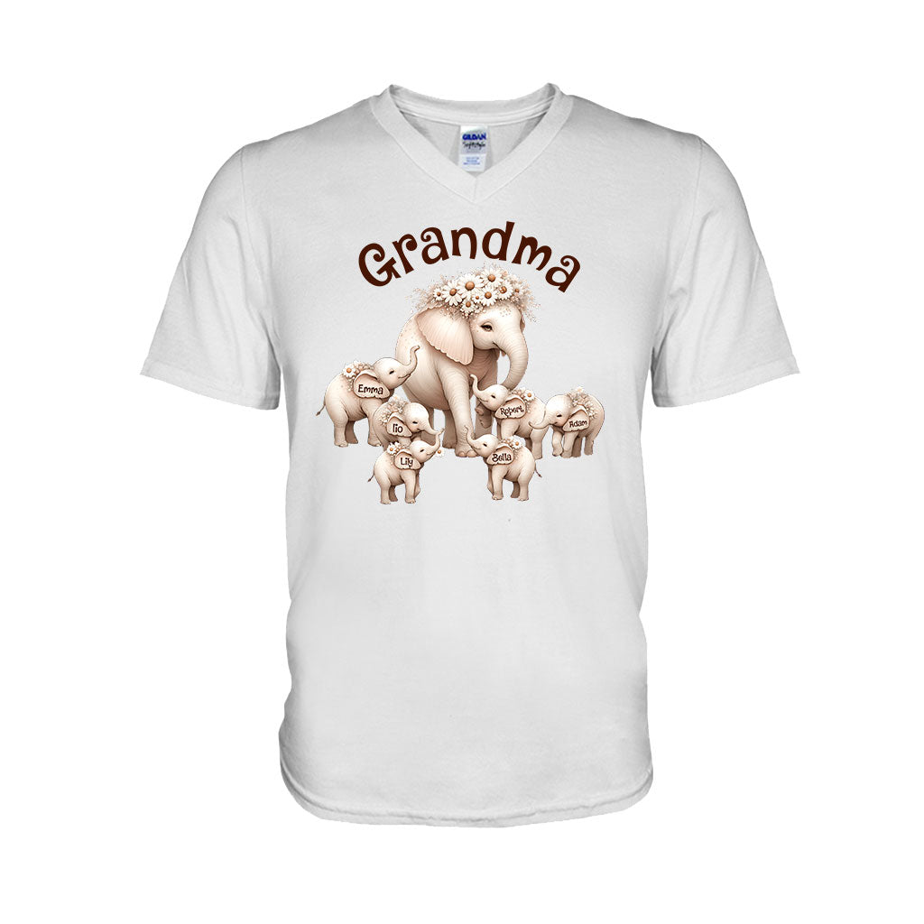 Niedlicher Elefant – Personalisiertes Oma-T-Shirt und Hoodie