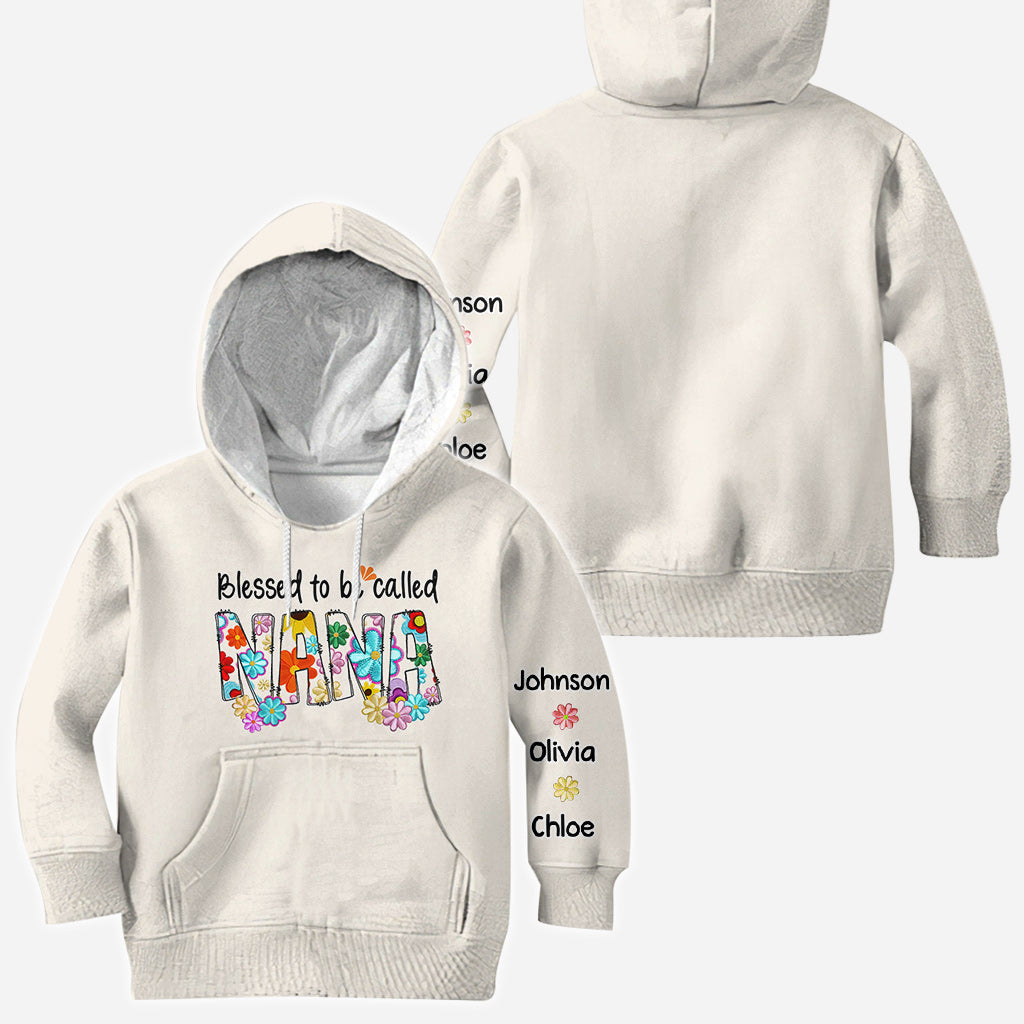 Gesegnet, Oma genannt zu werden – Personalisiertes Oma-Shirt im Blumenstil