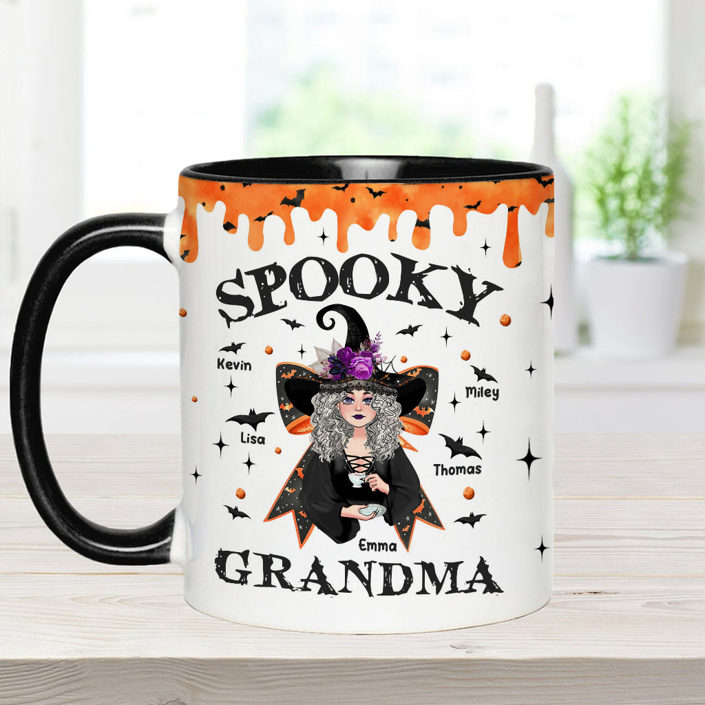 Gruselig – Beliebiger Titel – Personalisierte Tasse mit Oma-Akzent