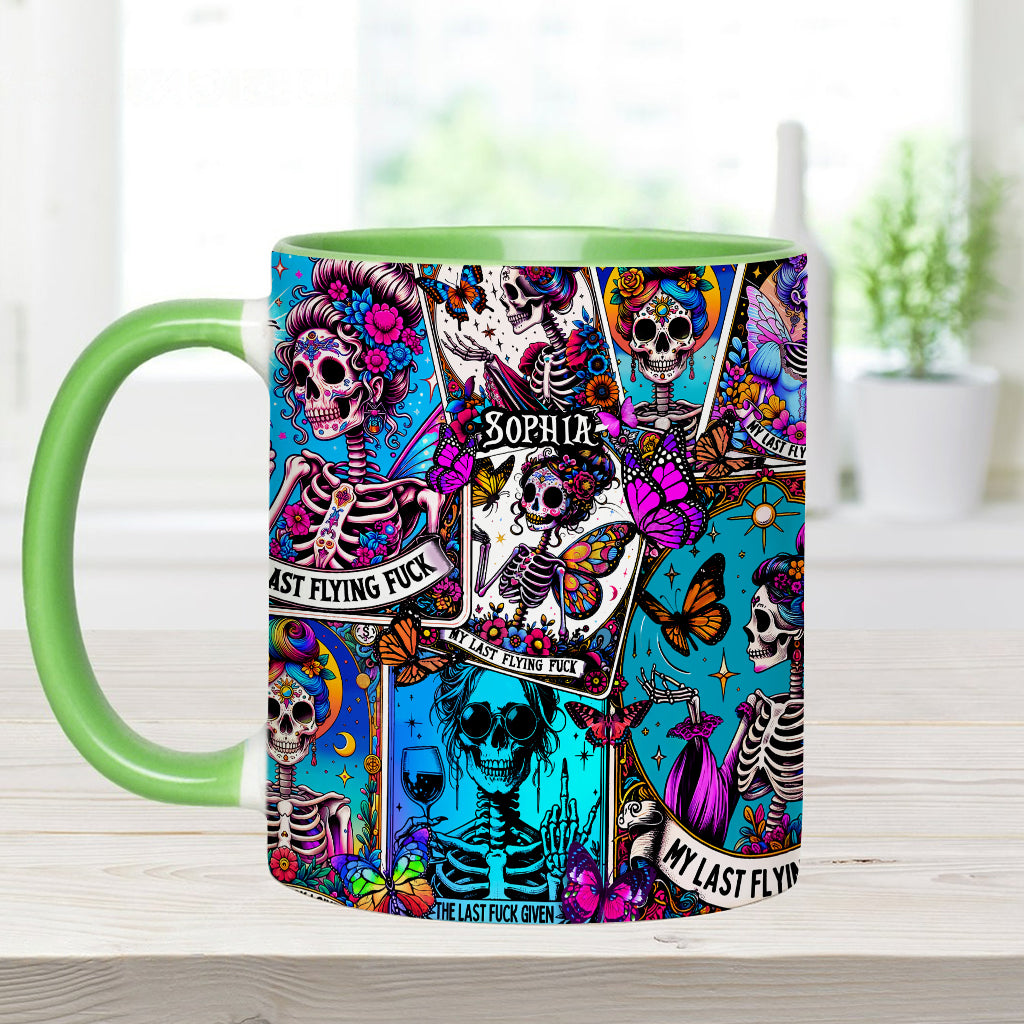 Totenkopf-Tasse mit personalisiertem Totenkopf-Akzent