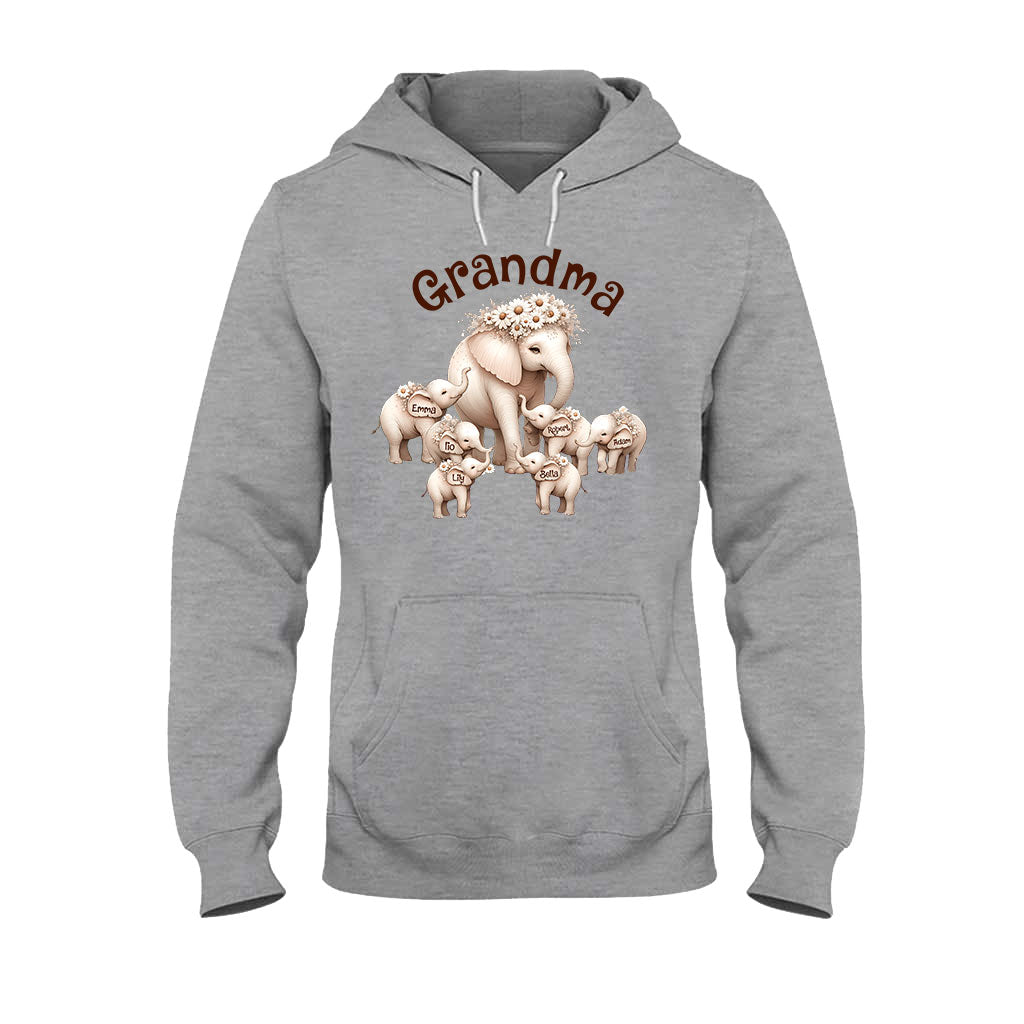 Niedlicher Elefant – Personalisiertes Oma-T-Shirt und Hoodie