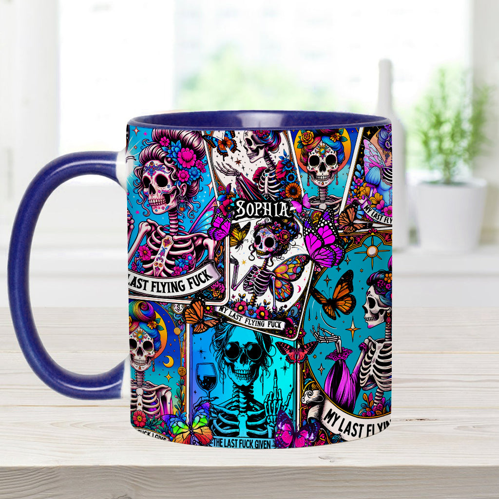 Totenkopf-Tasse mit personalisiertem Totenkopf-Akzent