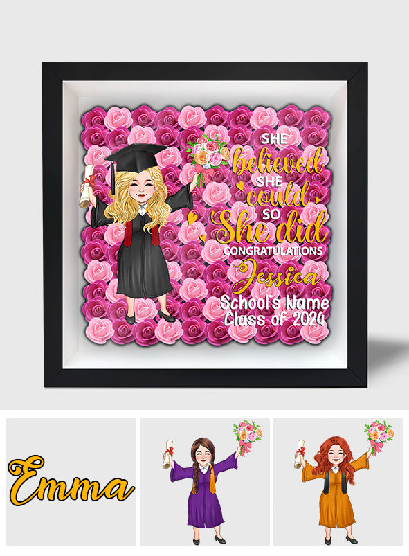 Abschlussmädchen 2024 – Personalisierte Abschluss-Schattenbox in individueller Blumenform