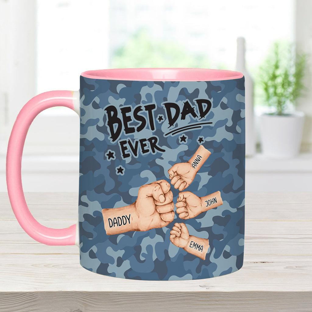 „Bester Papa aller Zeiten“ – personalisierte Tasse mit Camouflage-Muster und Vater-Akzent