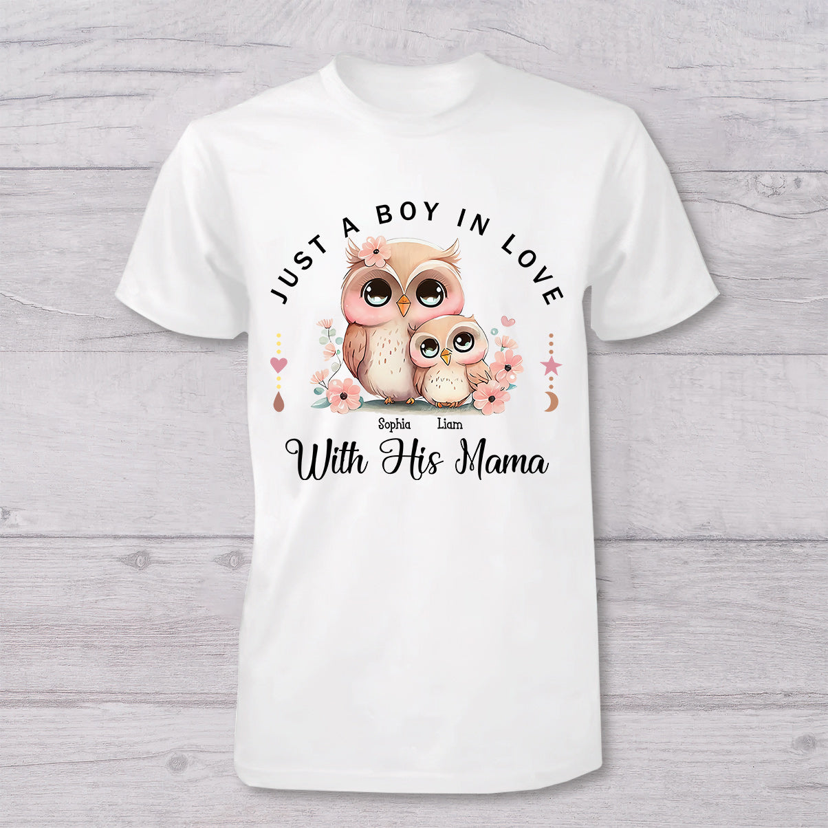 Einfach eine Mama, die ihren Jungen/ihre Tochter liebt – personalisiertes Mutter-T-Shirt und Baby-Body