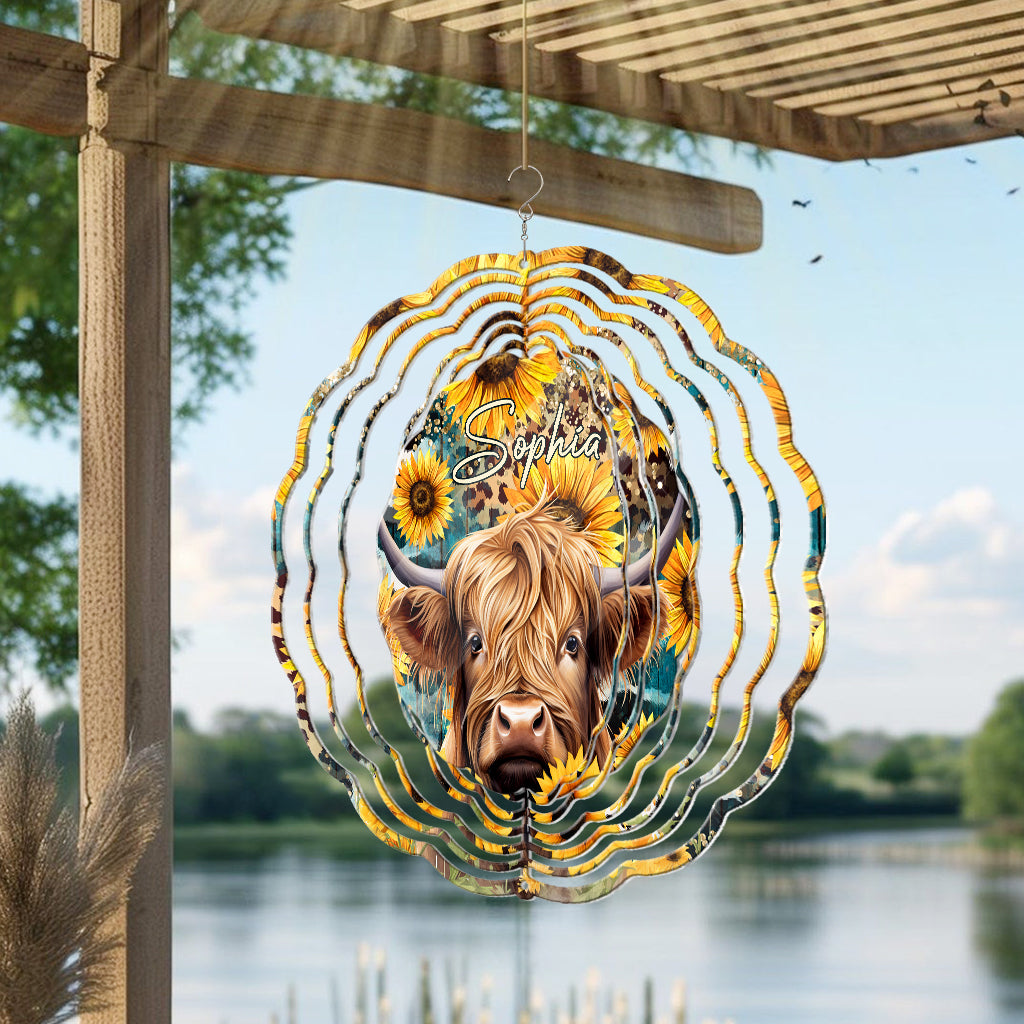Hochlandrind zwischen Sonnenblumen - Personalisierter Windspinner
