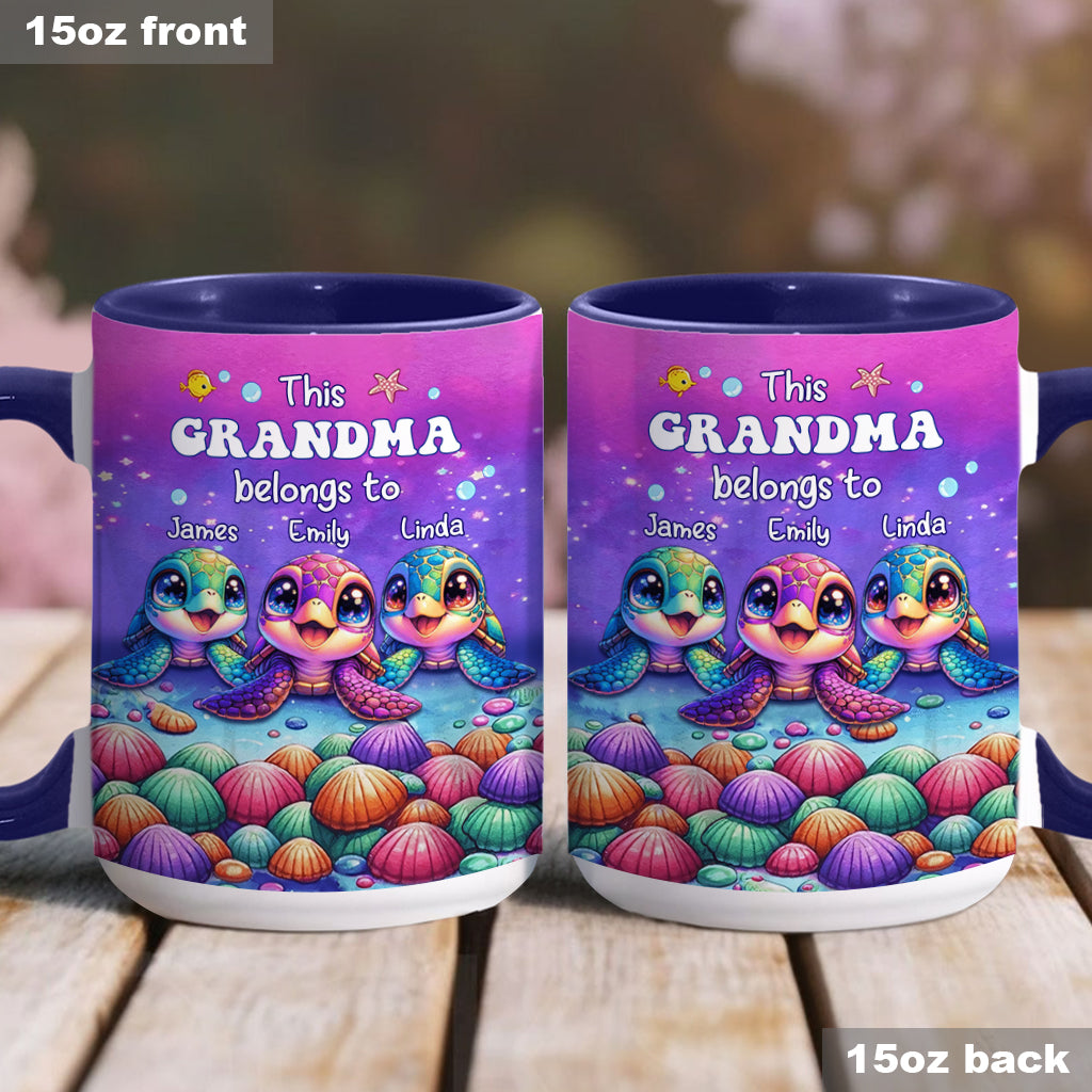 Diese Tasse gehört der Meeresschildkröten-Version – personalisierte Tasse mit Oma-Akzent