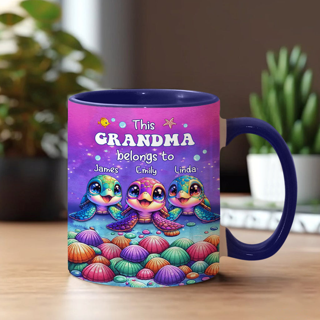 Diese Tasse gehört der Meeresschildkröten-Version – personalisierte Tasse mit Oma-Akzent
