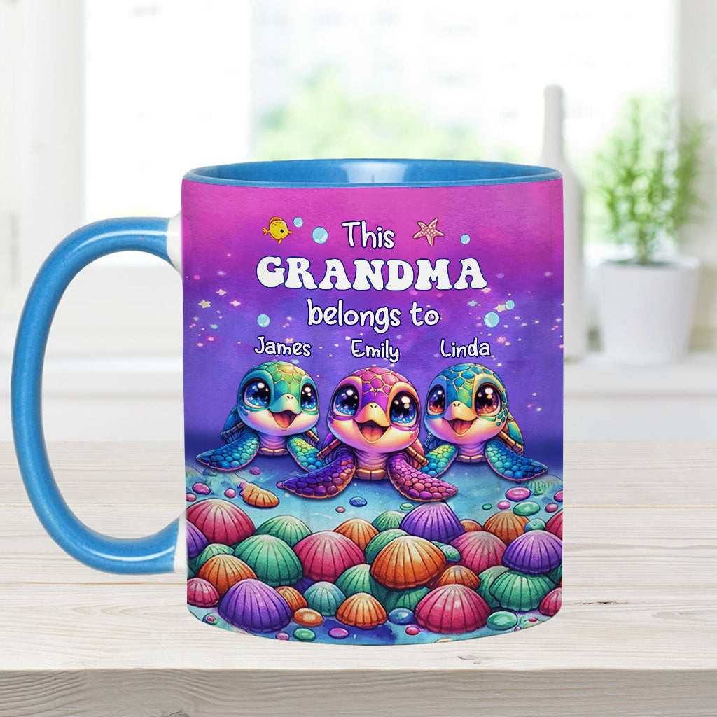 Diese Tasse gehört der Meeresschildkröten-Version – personalisierte Tasse mit Oma-Akzent
