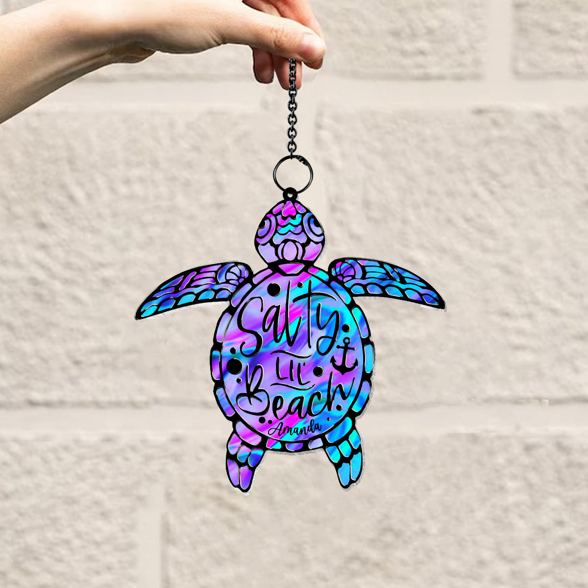 Salty Lil' Beach – Personalisierter Schildkröten-Fensterhänger als Sonnenfänger 